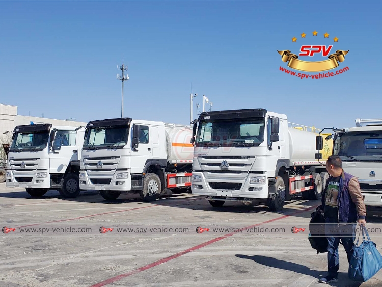 24,000 Litres Oil Tank Truck Sinotruck - Inspection in Erenhot